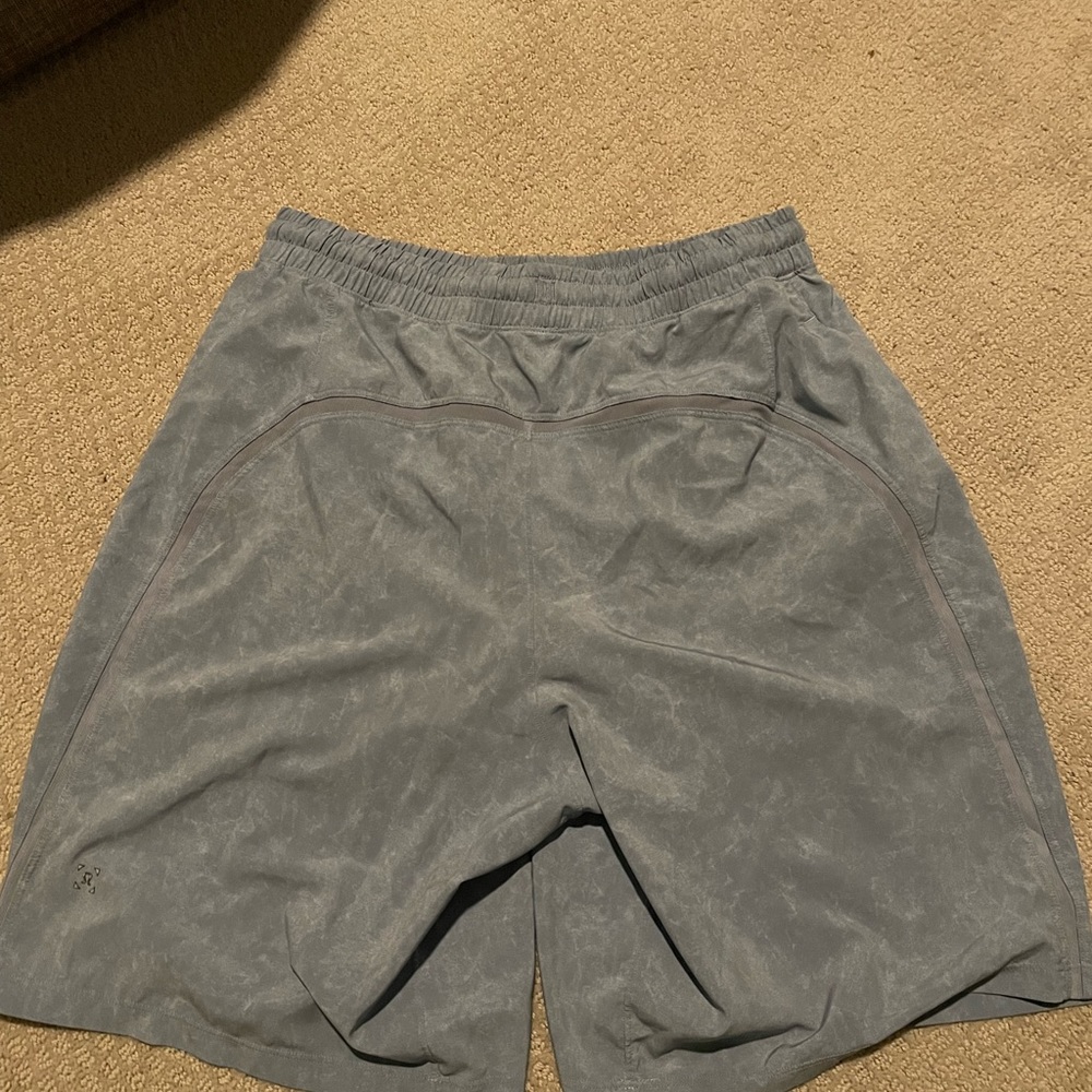 Men’s Lululemon Pace Breaker 9” lined heather all over sea salt - pre owned
